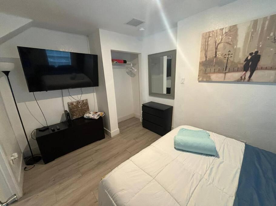 Quiet & Centrally Located House - Private Parking, Laundry And Storage For Luggage Miami Luaran gambar