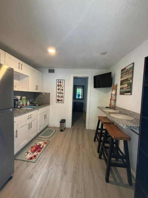 Quiet & Centrally Located House - Private Parking, Laundry And Storage For Luggage Miami Luaran gambar