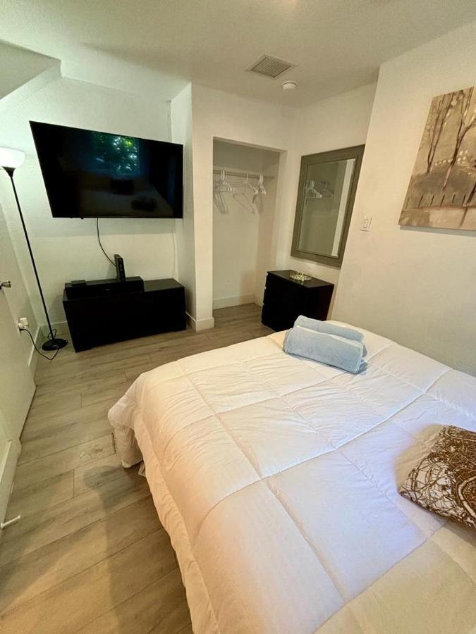 Quiet & Centrally Located House - Private Parking, Laundry And Storage For Luggage Miami Luaran gambar