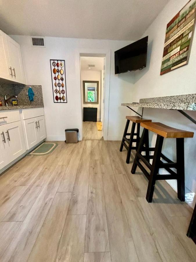 Quiet & Centrally Located House - Private Parking, Laundry And Storage For Luggage Miami Luaran gambar