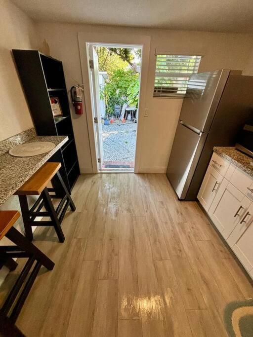 Quiet & Centrally Located House - Private Parking, Laundry And Storage For Luggage Miami Luaran gambar